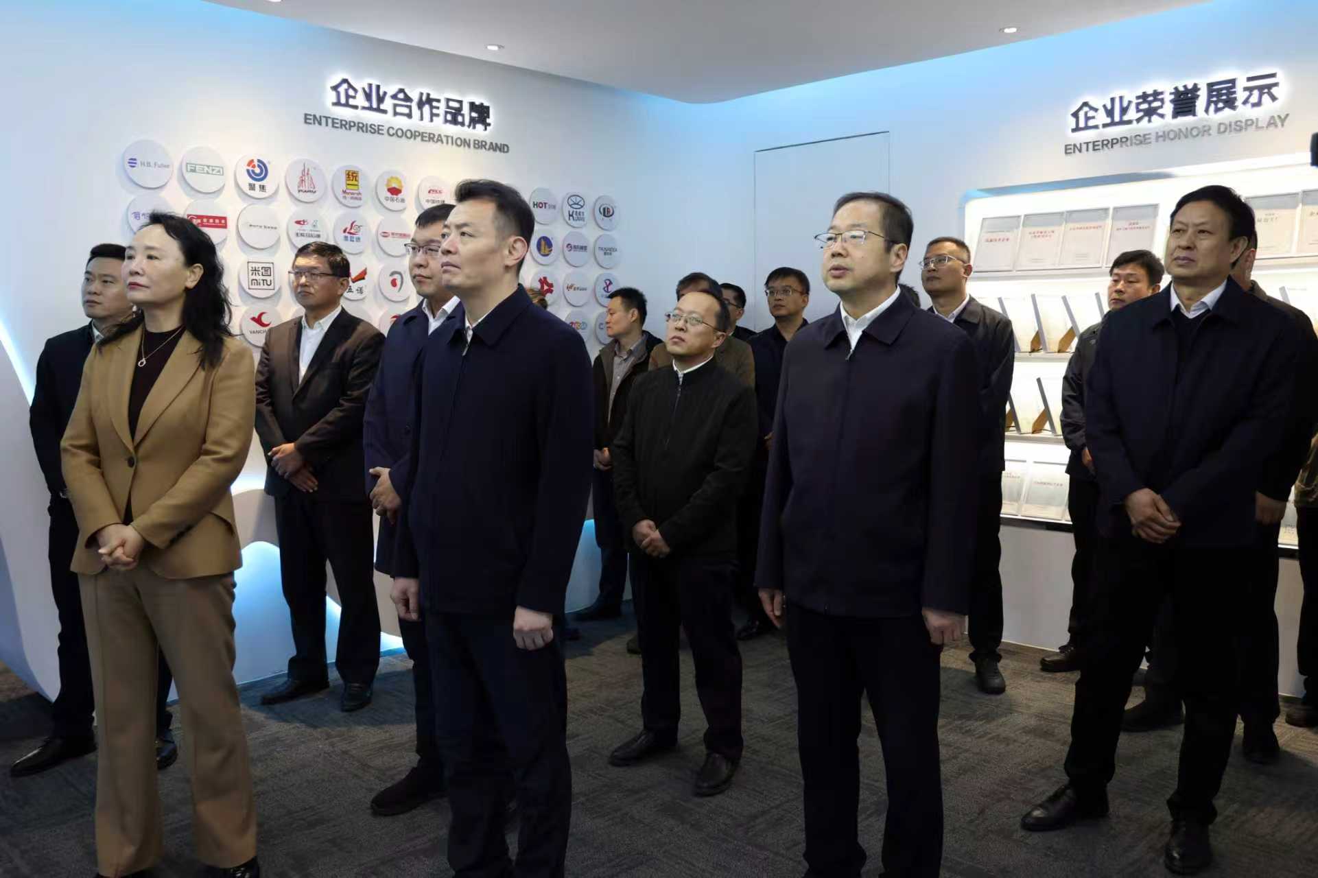 2025年10月28日縣委副書(shū)記、縣長(cháng)張小帆，縣政協(xié)主席劉忠亮等到公司調研人才隊伍建設相關(guān)情況